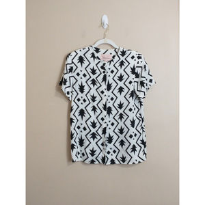 Vintage Jaclyn Smith Womens Button Down Shirt Size 8 Black White Geometric Print